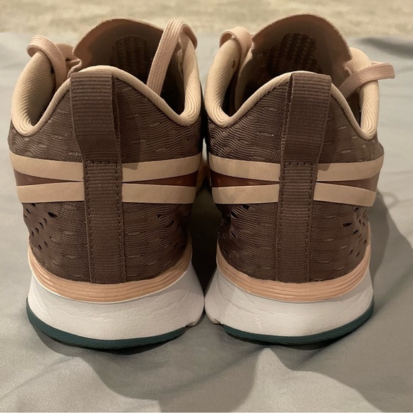 Womens Nike zoom running shoes - Picture 4 of 6